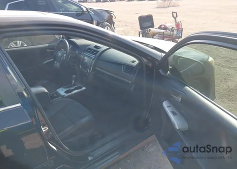 2014 Toyota Camry Se z USA, uszkodzony, nr VIN 4T1BF1FK3EU746816